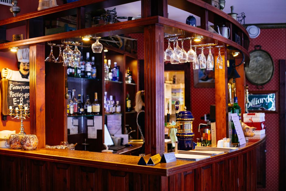 Arras Welcoming Bar Counter